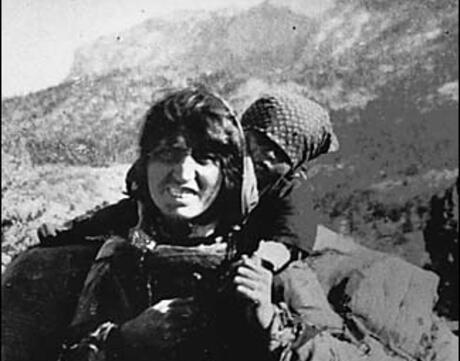  Fleeing from death. An Armenian mother on the heights of the Taurus Mountains. 